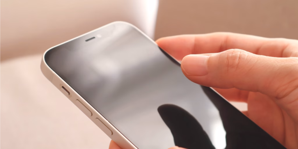 Appleの不正検知システムは、単一の基準ではなく、複数の要因を組み合わせた複雑なAIアルゴリズムで構成されています。